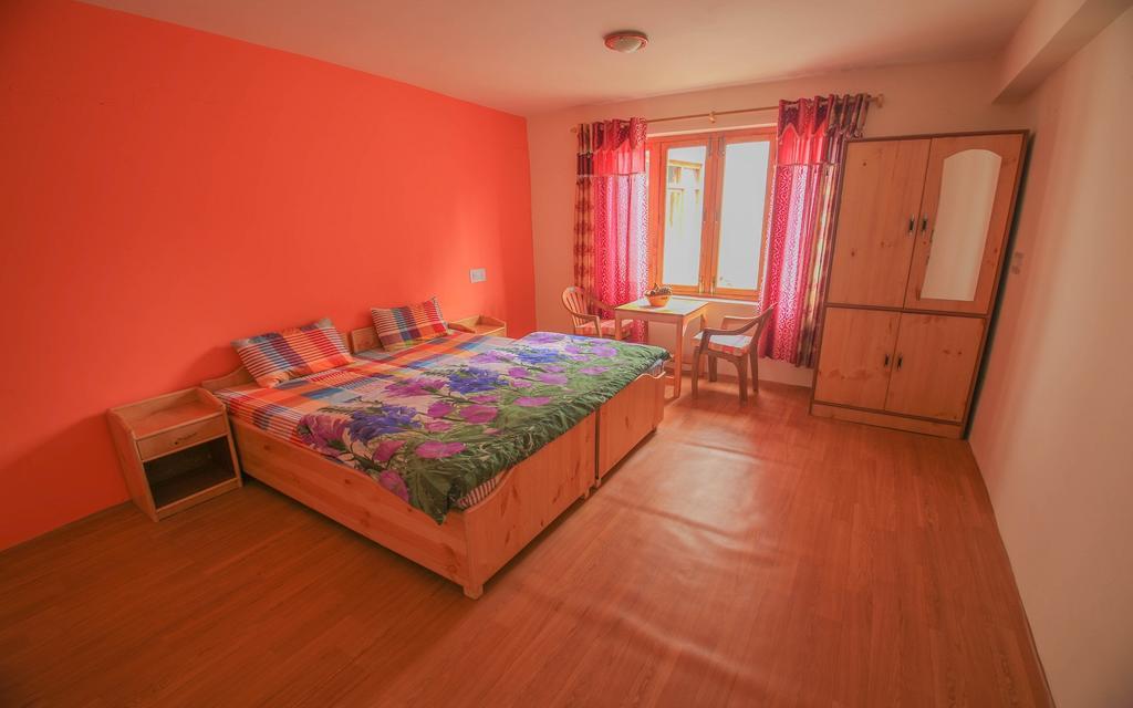 Tsetan Guest House Leh Exterior foto